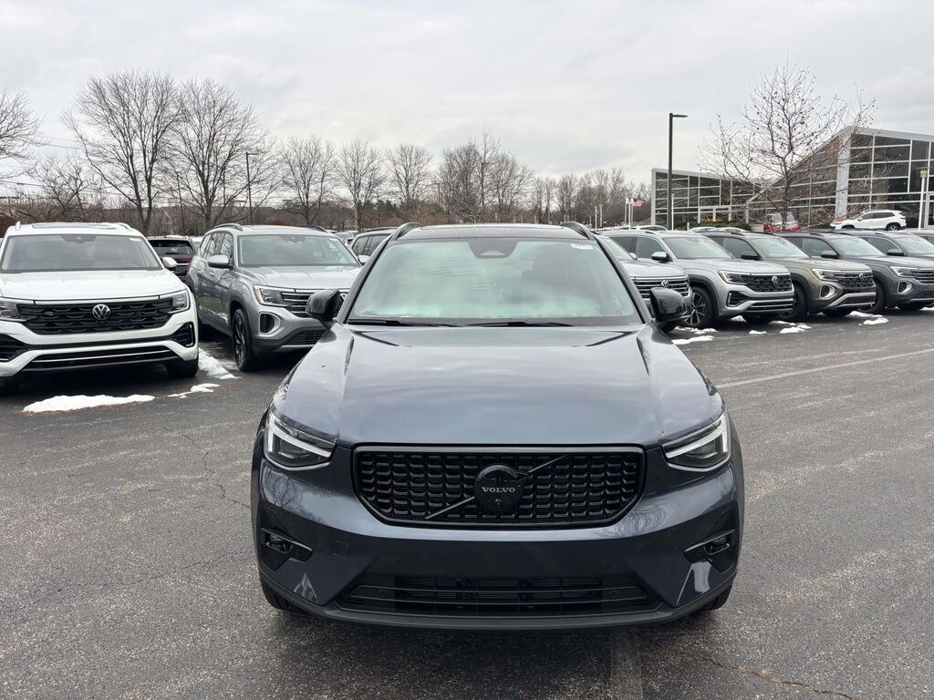 New 2026 Volvo XC40 B5 Ultra Black Edition Sport Utility