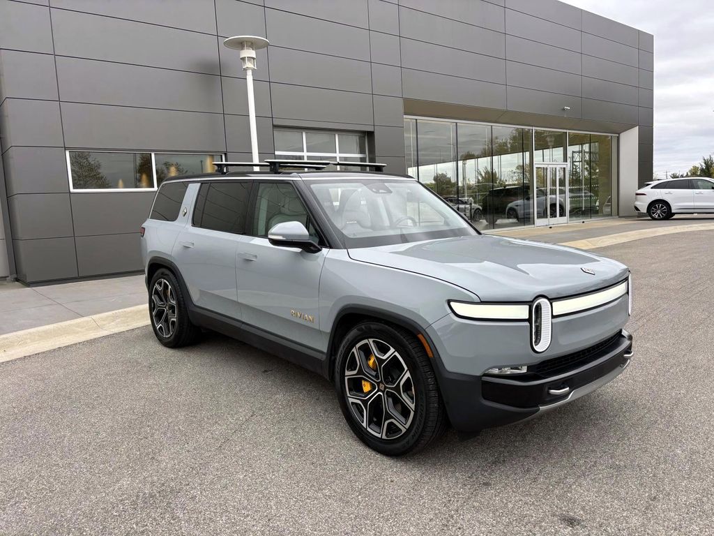 2023 Rivian R1S Adventure's photo