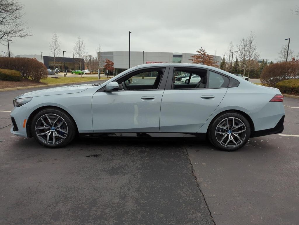 New 2024 BMW i5 eDrive40 Sedan