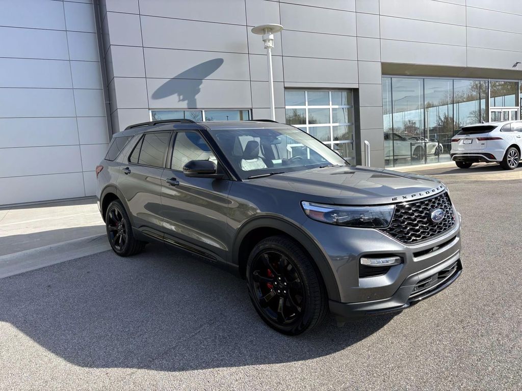 2023 Ford Explorer ST's photo