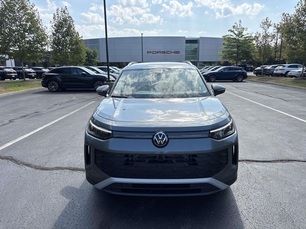 New 2025 Volkswagen Tiguan 2.0T SE Sport Utility