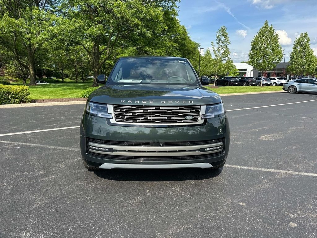 New 2025 Land Rover Range Rover SE Sport Utility