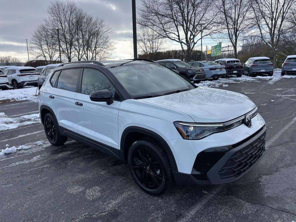 New 2026 Volkswagen Taos 1.5T SE Black Sport Utility