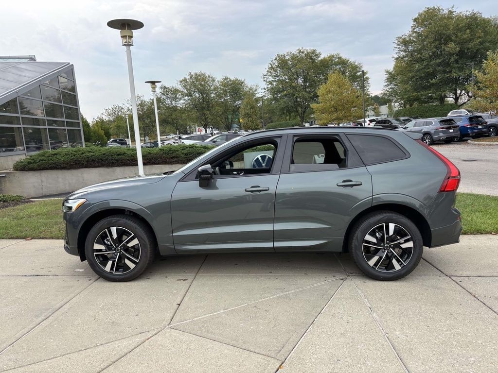 New 2026 Volvo XC60 B5 Core Sport Utility