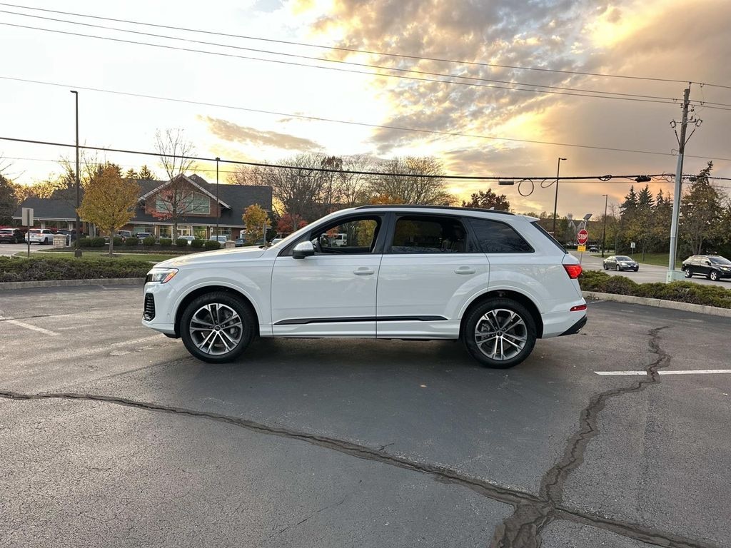 New 2026 Audi Q7 45 Premium Sport Utility