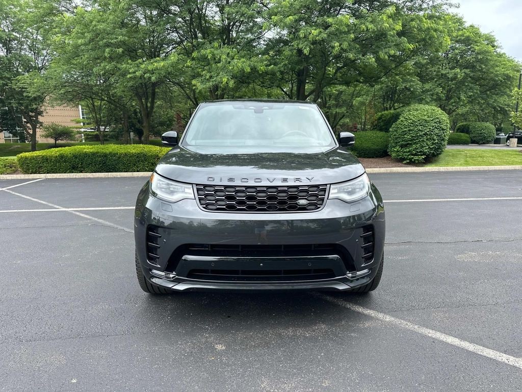 New 2025 Land Rover Discovery Dynamic SE Sport Utility