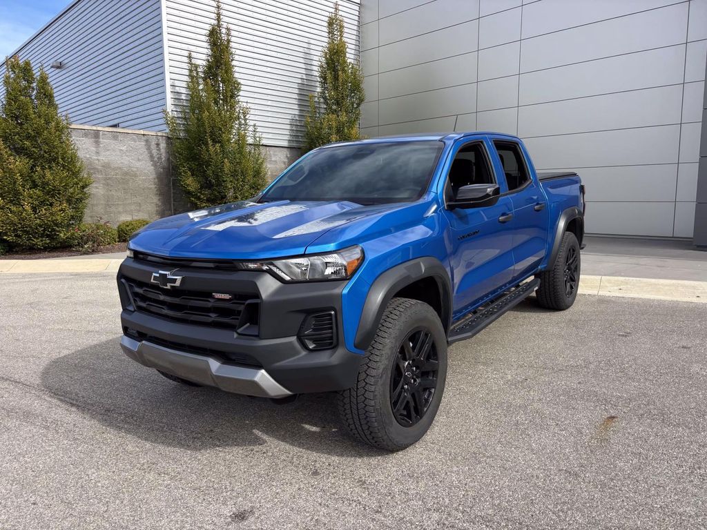 2024 Chevrolet Colorado Trail Boss photo 3