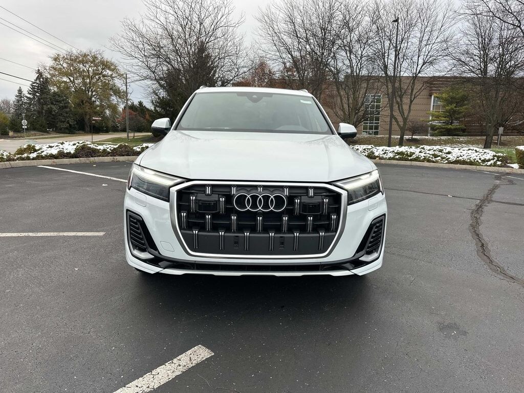 New 2025 Audi Q7 55 Premium Plus Sport Utility