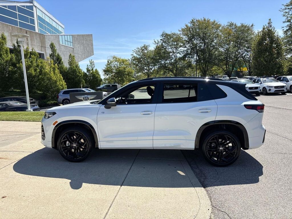 New 2025 Volkswagen Tiguan 2.0T SE R-Line Black Sport Utility