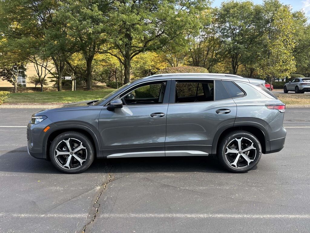 New 2025 Volkswagen Tiguan 2.0T SE Sport Utility