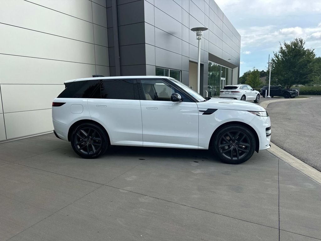 New 2025 Land Rover Range Rover Sport Plug-in Hybrid Dynamic SE Sport Utility