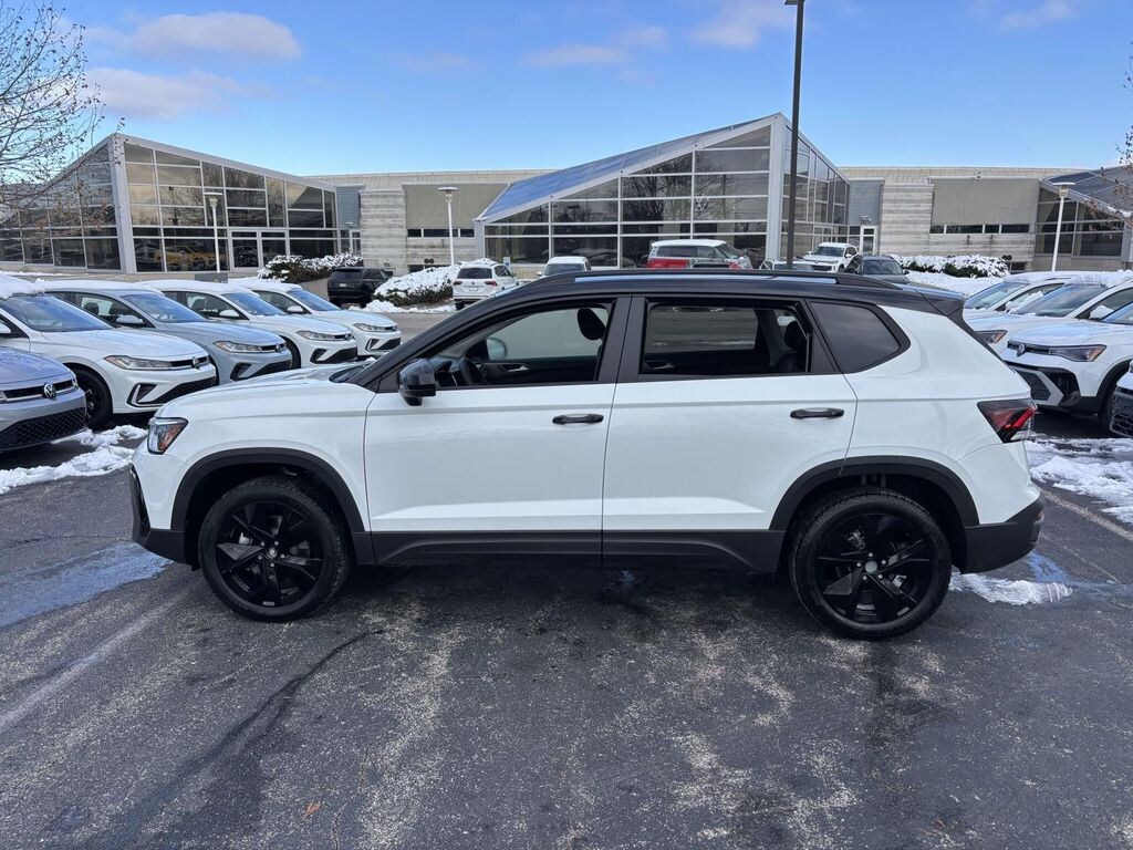 New 2026 Volkswagen Taos 1.5T SE Black Sport Utility