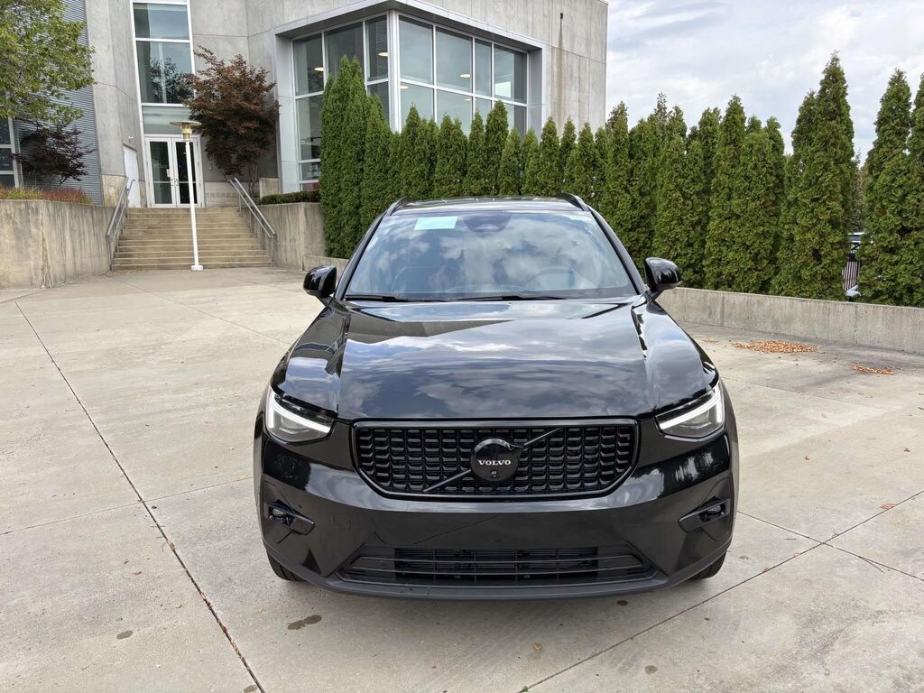 New 2026 Volvo XC40 B5 Ultra Black Edition Sport Utility