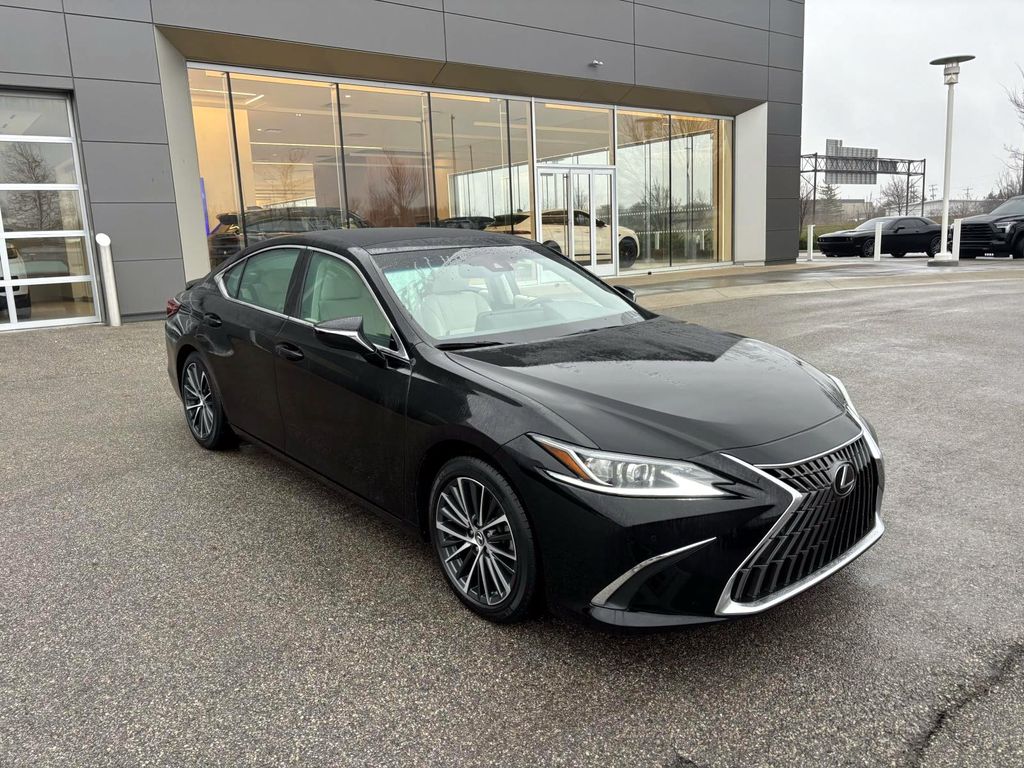 2022 Lexus ES 350's photo