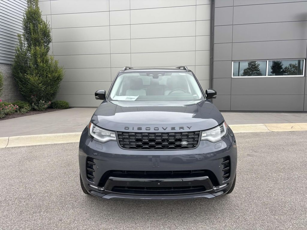 New 2025 Land Rover Discovery Dynamic SE Sport Utility