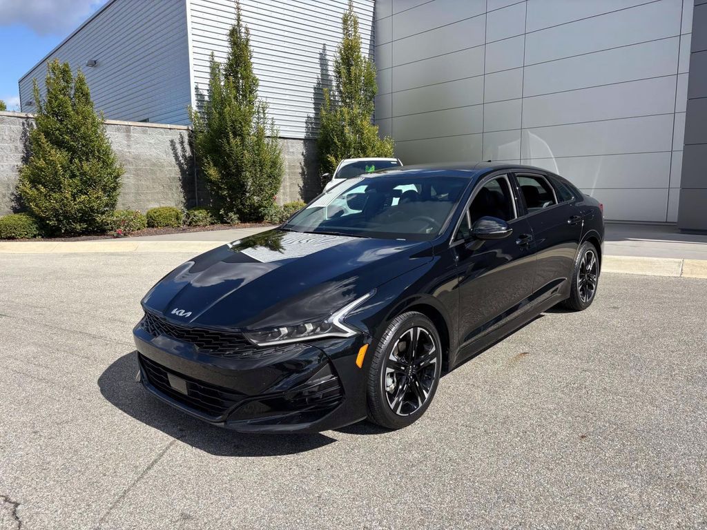 2024 Kia K5 GT-Line photo 3