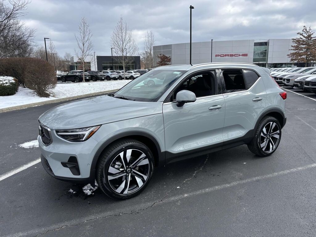 New 2025 Volvo XC40 B5 Plus Bright Theme Sport Utility