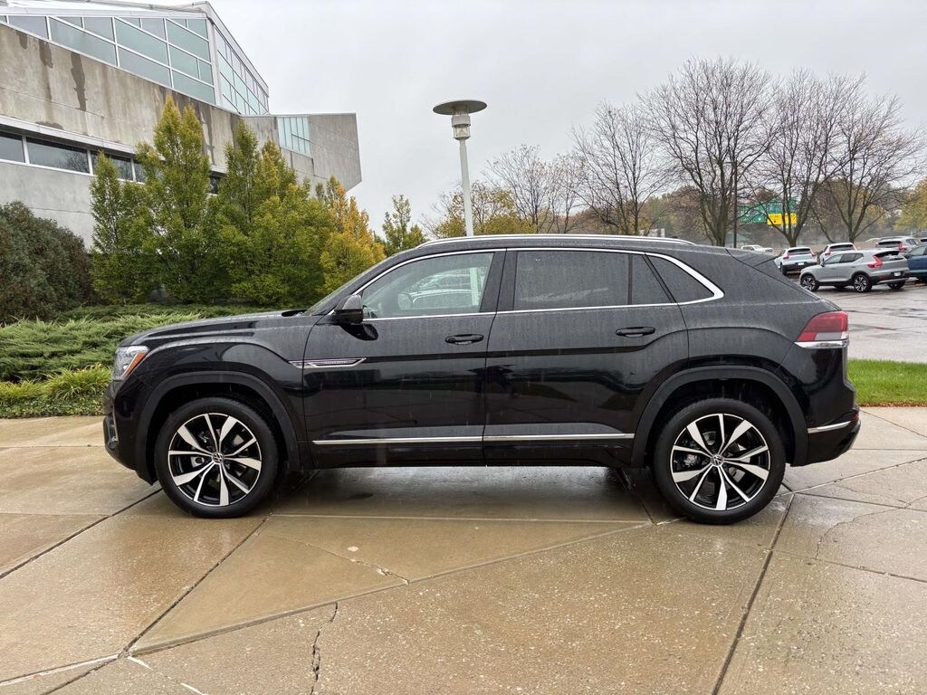New 2026 Volkswagen Atlas Cross Sport 2.0T SEL Premium R-Line Sport Utility