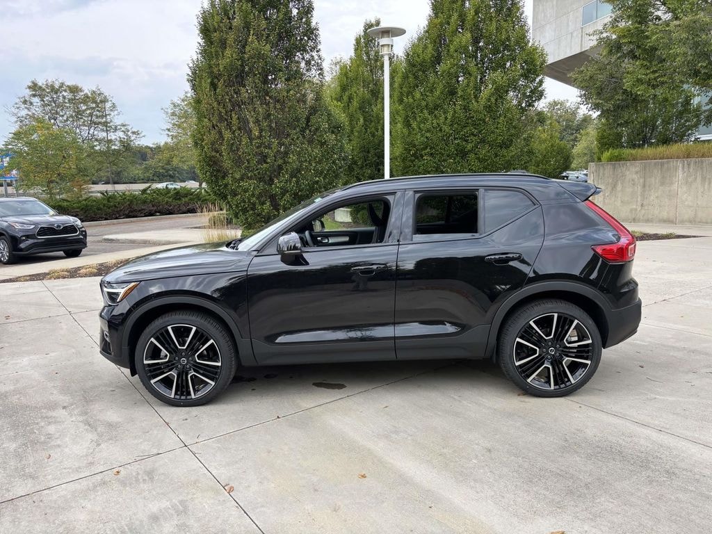 New 2026 Volvo XC40 B5 Ultra Black Edition Sport Utility
