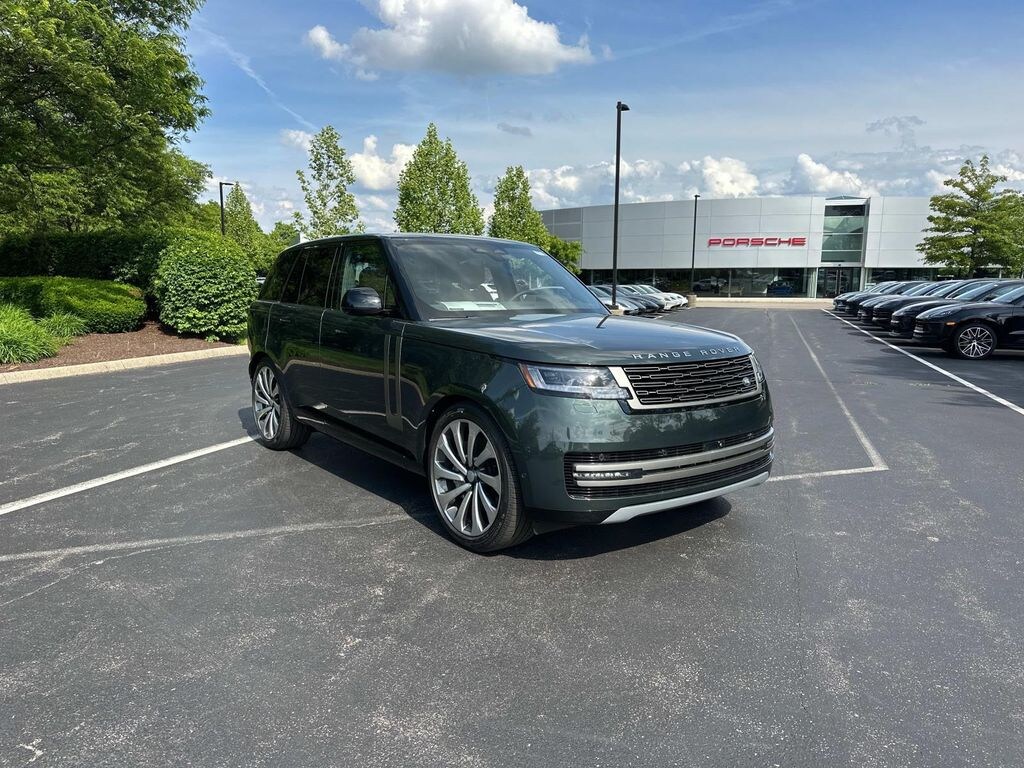 New 2025 Land Rover Range Rover SE Sport Utility