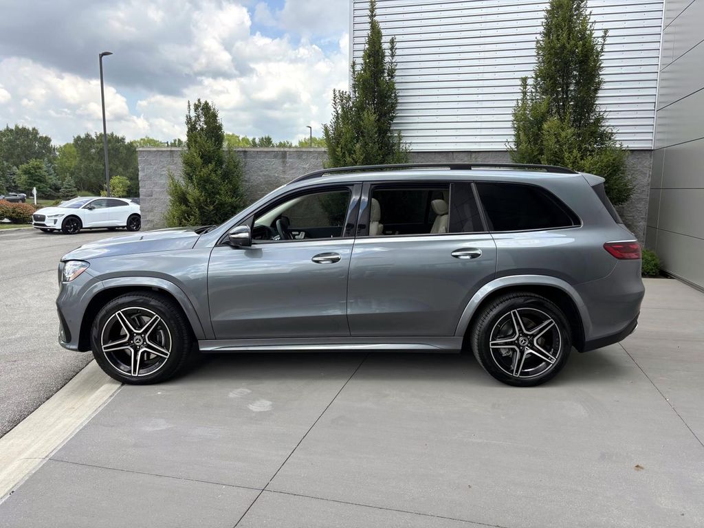 2024 Mercedes Benz GLS 450 photo 4