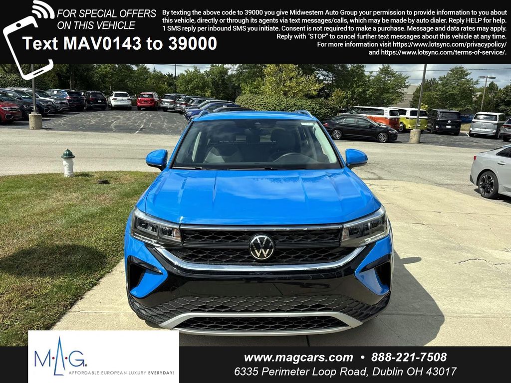2024 Volkswagen Taos SE photo 2