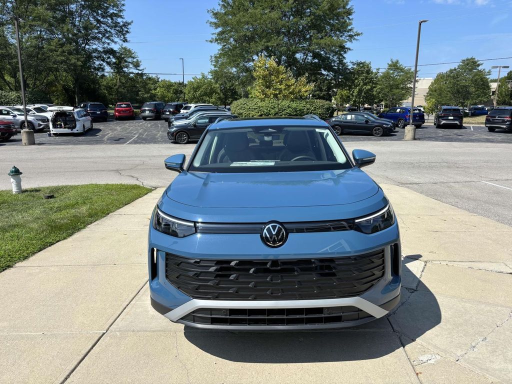 2025 Volkswagen Tiguan SE photo 2