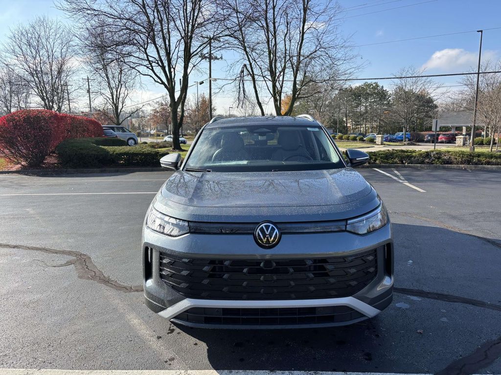 2026 Volkswagen Tiguan SE photo 2