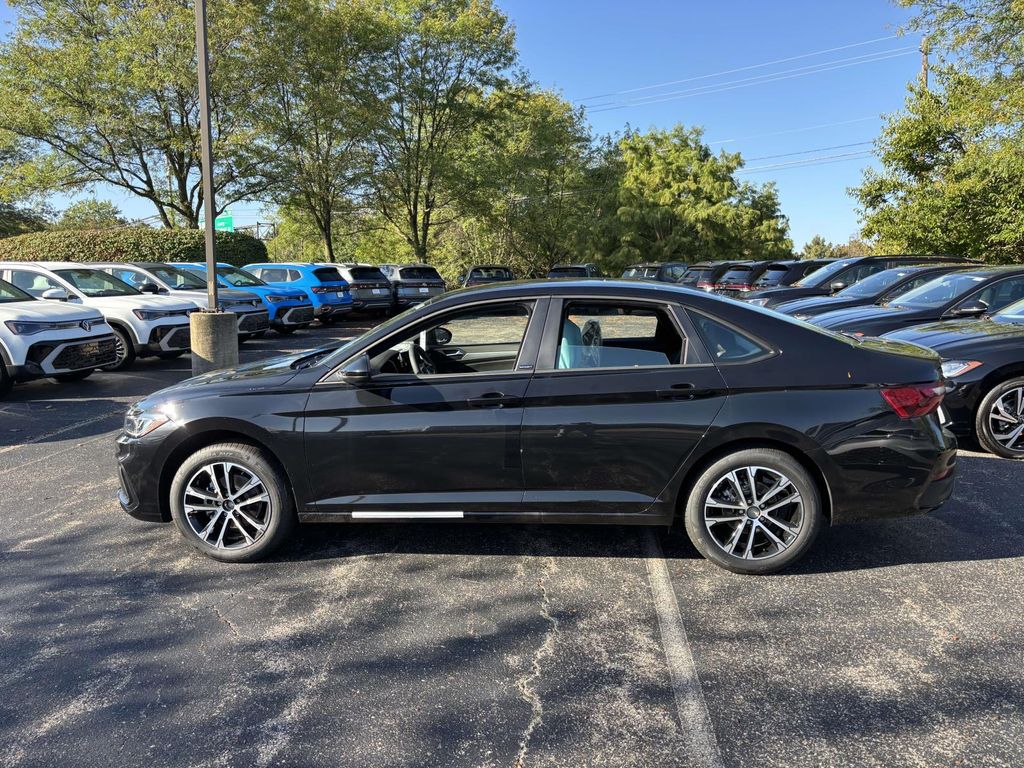 2026 Volkswagen Jetta 1.5T Sport photo 2