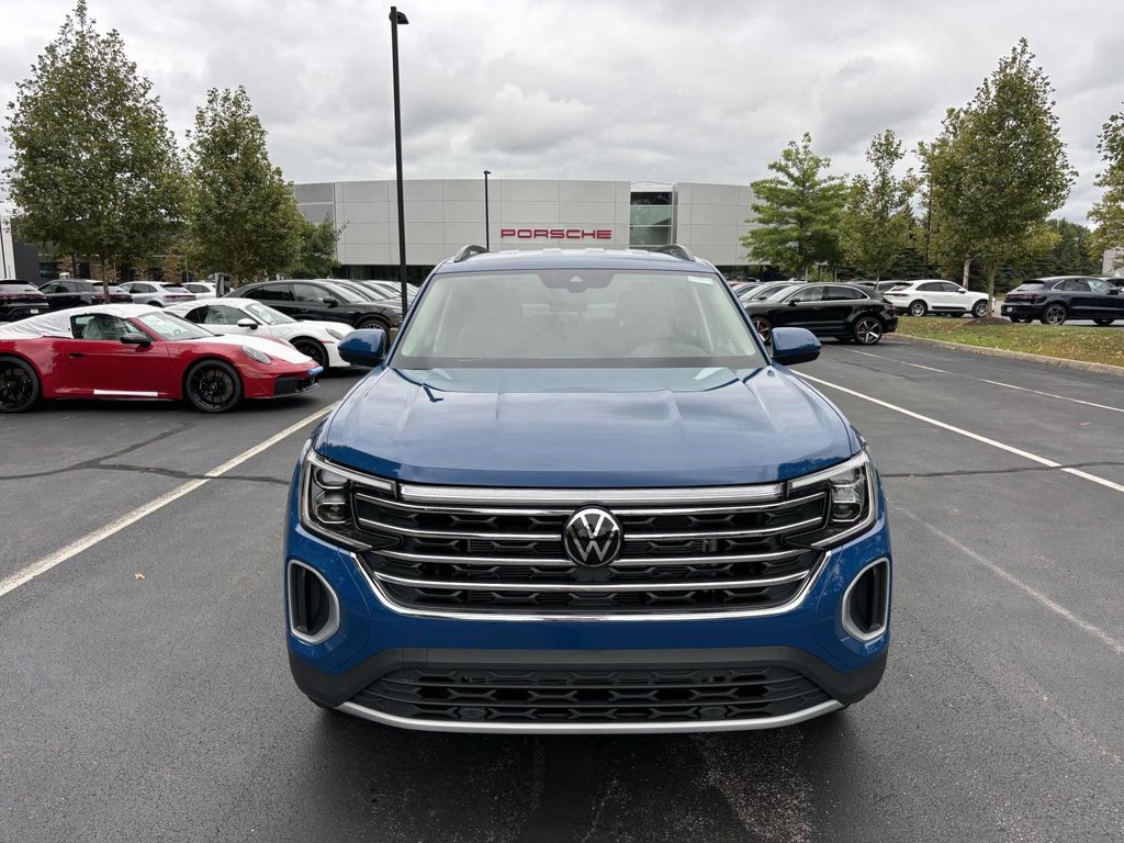 2026 Volkswagen Atlas SE photo 2