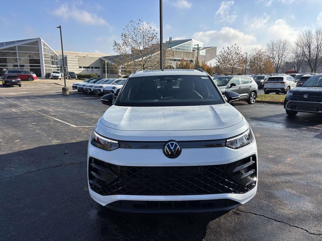 2026 Volkswagen Tiguan SE R-Line Black photo 2