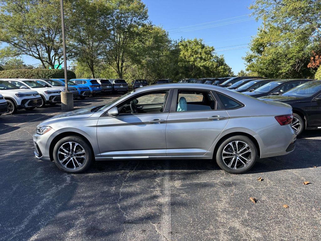 2026 Volkswagen Jetta 1.5T Sport photo 2