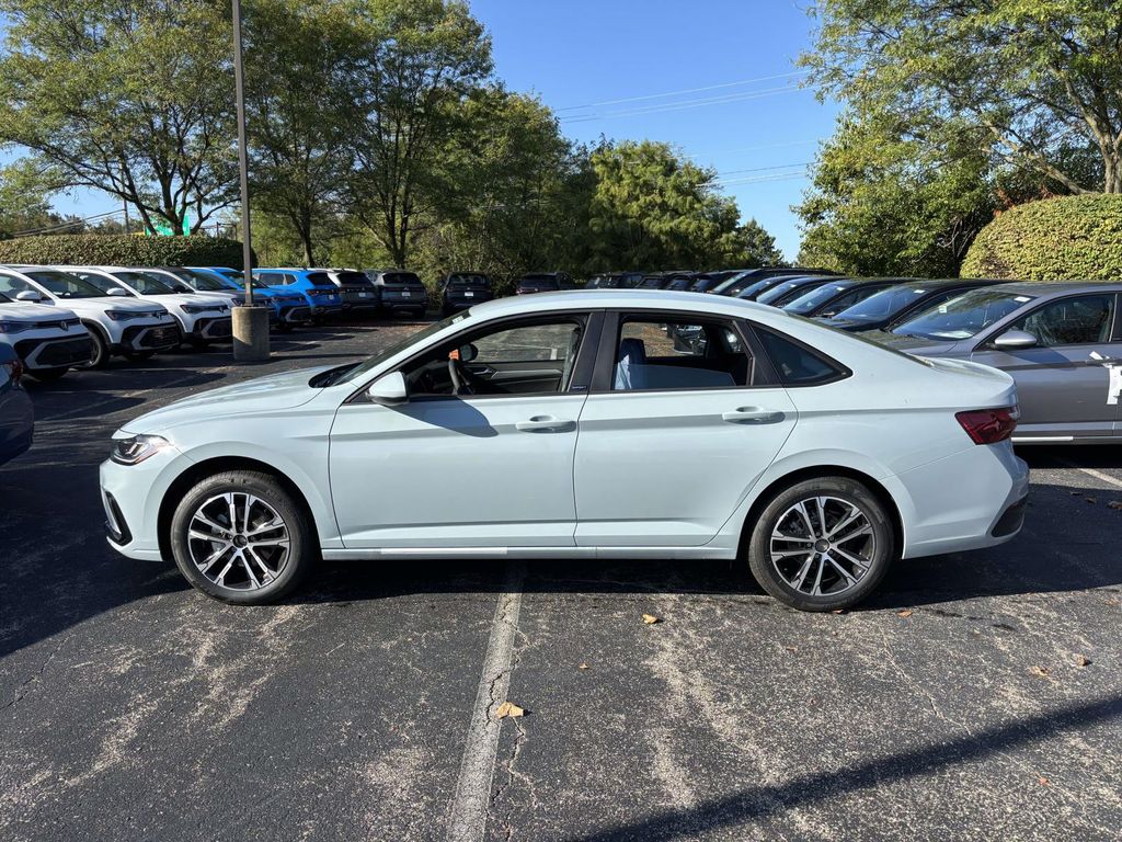 2026 Volkswagen Jetta 1.5T Sport photo 4