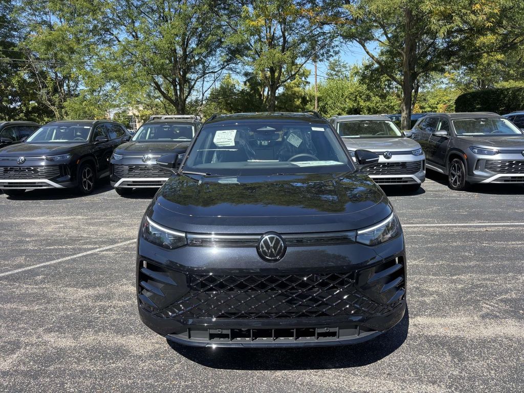 2025 Volkswagen Tiguan SE R-Line Black photo 2