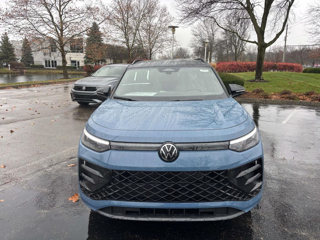 2026 Volkswagen Tiguan SE R-Line Black photo 2