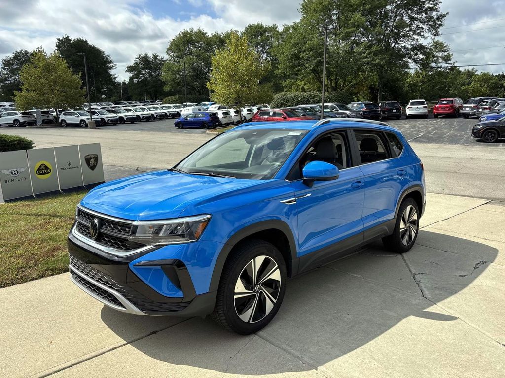 2024 Volkswagen Taos SE photo 3