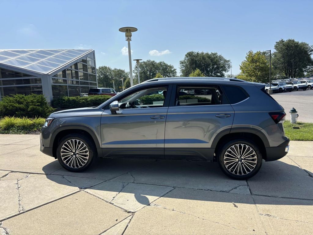 2025 Volkswagen Taos SE photo 2