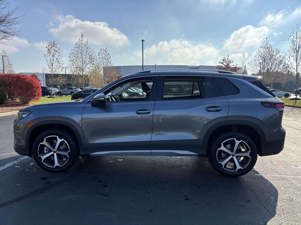 2026 Volkswagen Tiguan SE photo 4