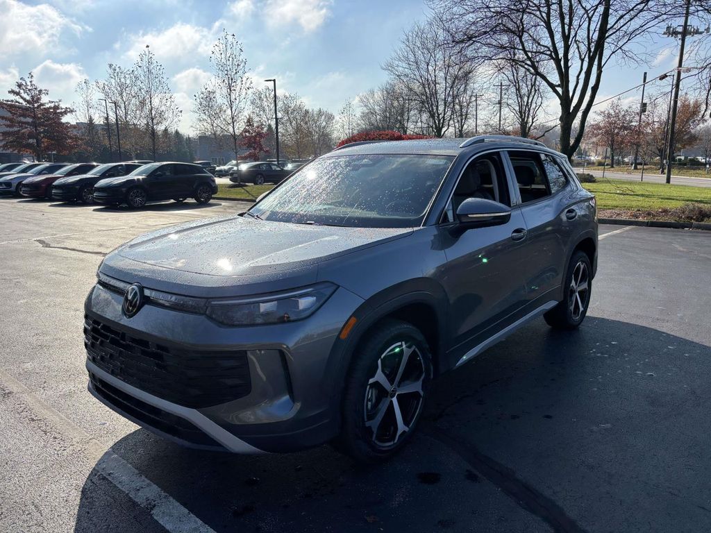 2026 Volkswagen Tiguan SE photo 3