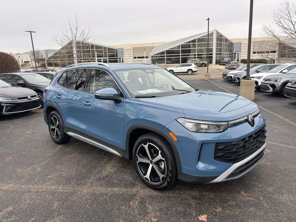 2026 Volkswagen Tiguan SE's photo