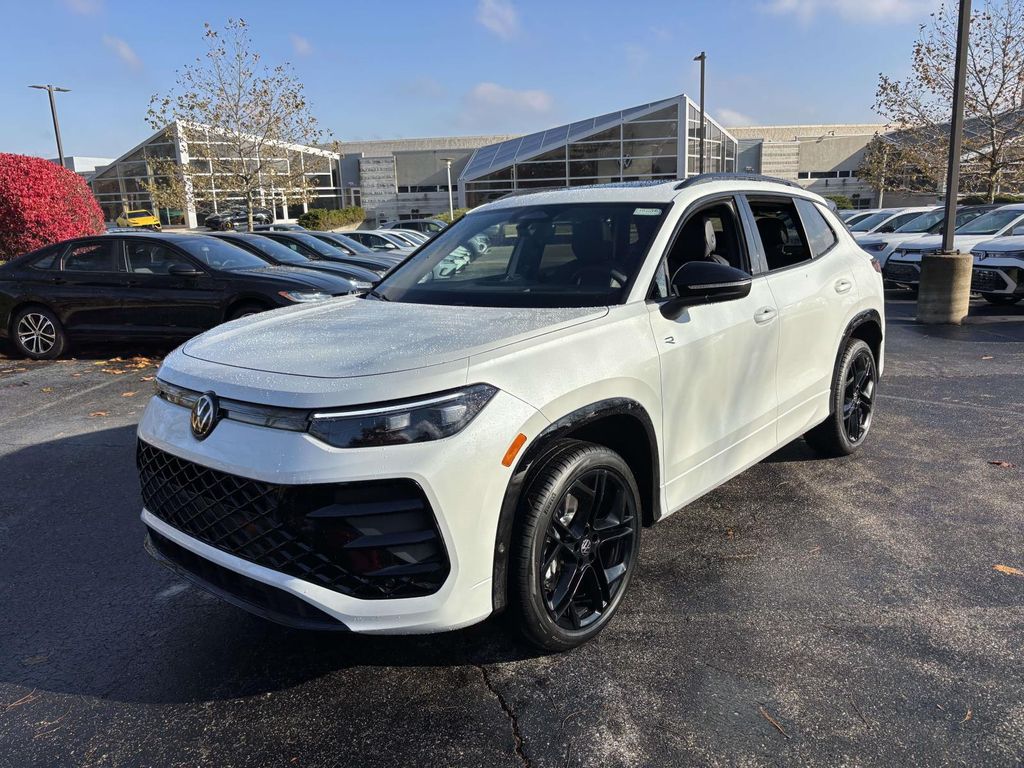 2026 Volkswagen Tiguan SE R-Line Black photo 3