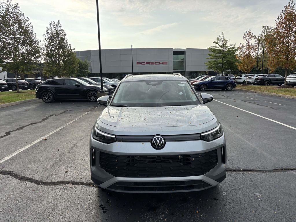 2025 Volkswagen Tiguan SE photo 2