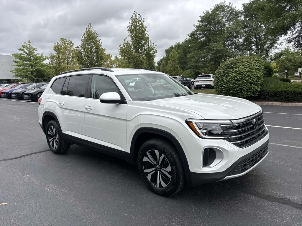 2026 Volkswagen Atlas SE's photo