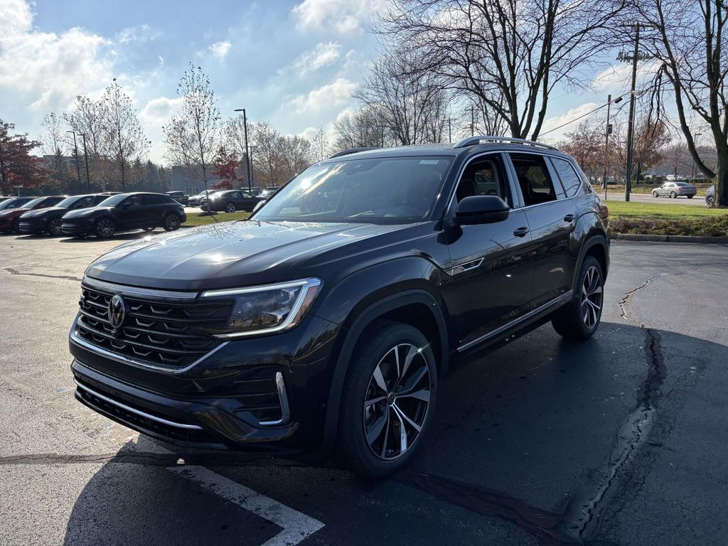 2026 Volkswagen Atlas SEL Premium R-Line photo 3