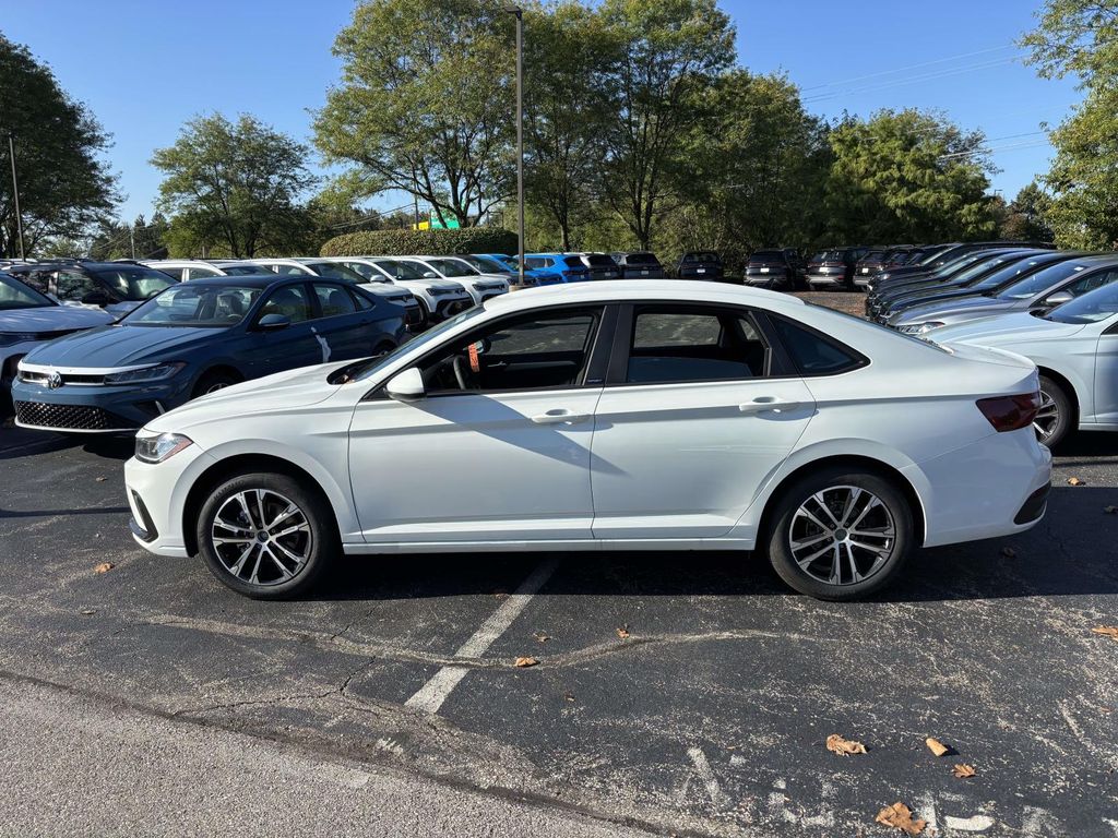 2026 Volkswagen Jetta 1.5T Sport photo 4
