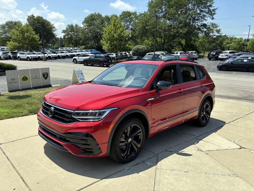 2024 Volkswagen Tiguan SE R-Line Black photo 3