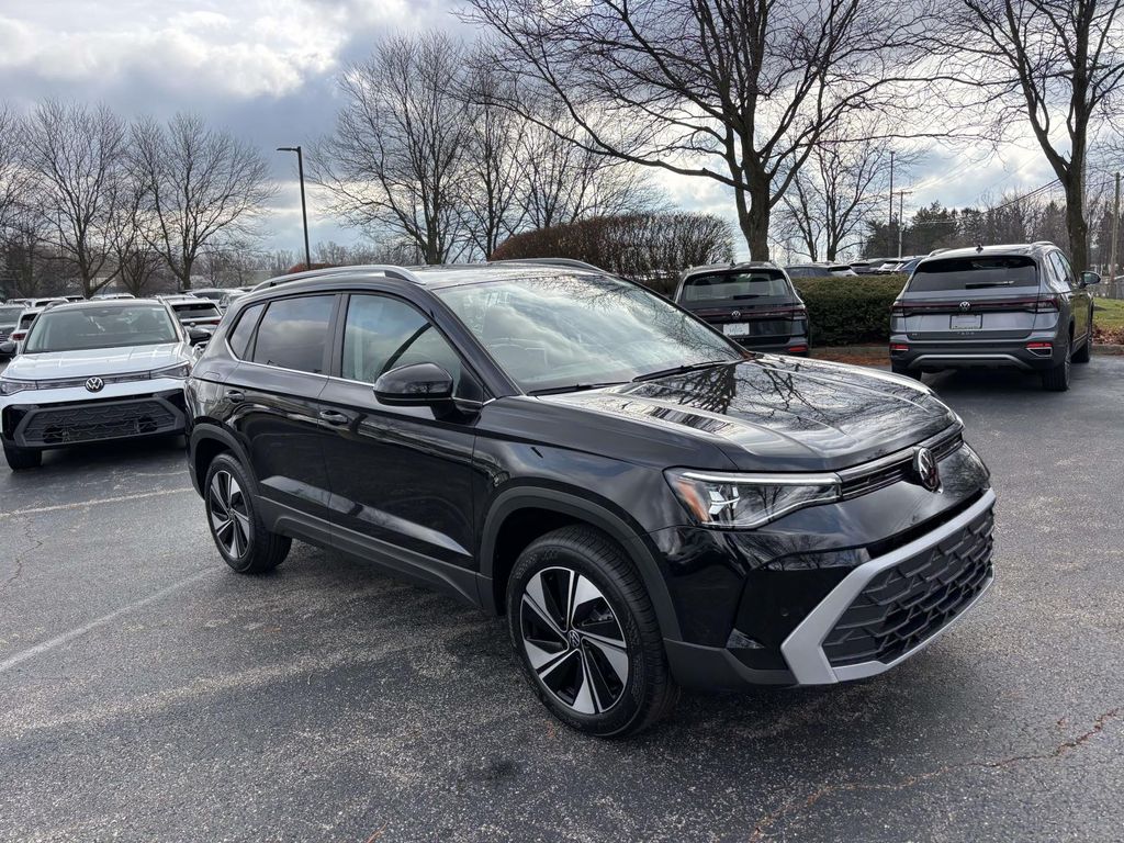 2026 Volkswagen Taos SE's photo