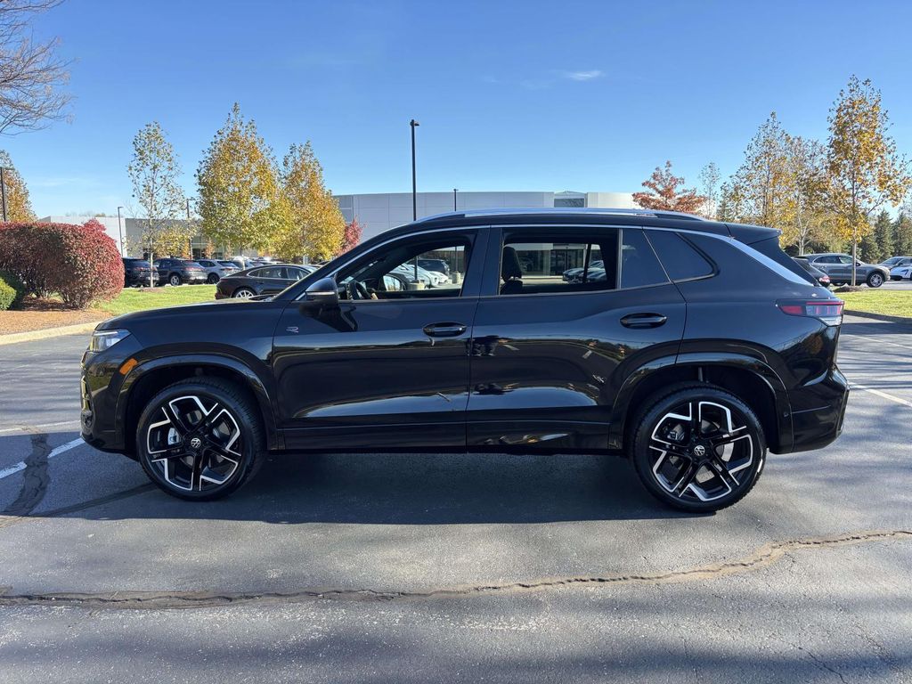 2026 Volkswagen Tiguan SEL R-Line photo 4