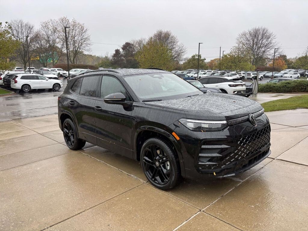 New 2026 Volkswagen Tiguan 2.0T SE R-Line Black Sport Utility