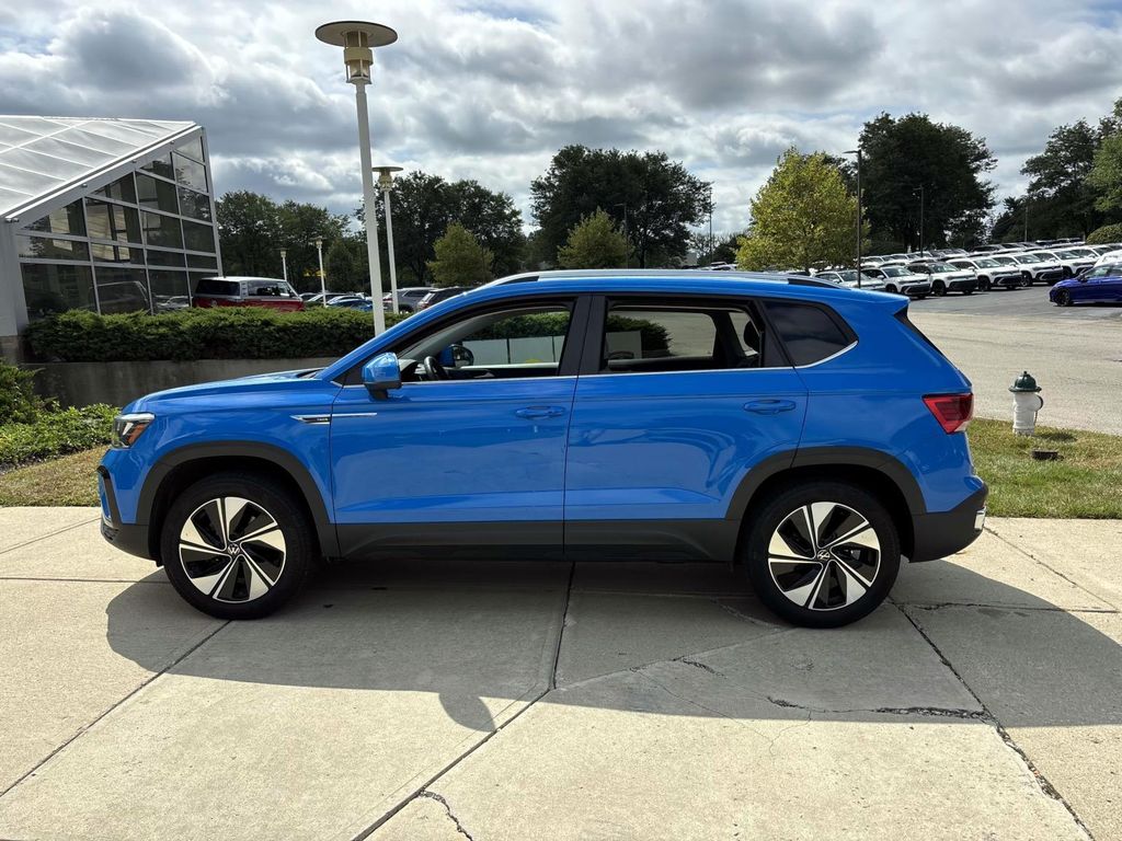 2024 Volkswagen Taos SE photo 4
